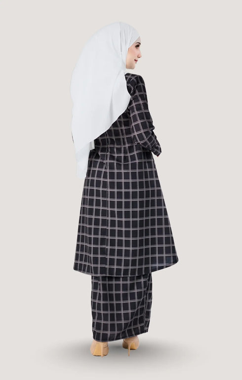 Back view Luna 3.0 Kebarung Linen Black Silver highlighting zip closure and silhouette