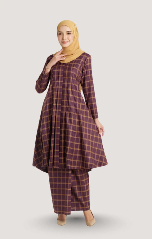 Front view Luna 3.0 Kebarung Linen Magenta showing classic kebarung design and fit