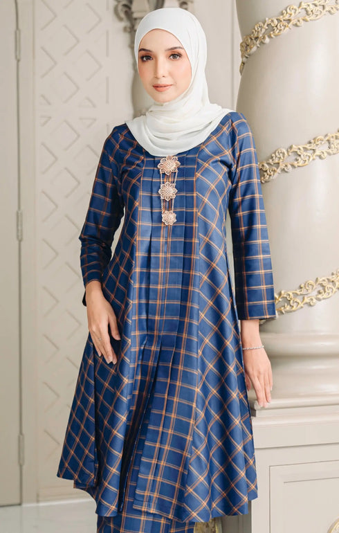 Front view Luna 3.0 Kebarung Linen Royal Blue showing classic kebarung design and fit
