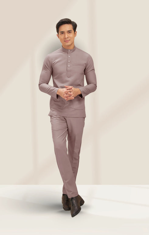 “Alternate angle of Naufal Baju Melayu Cekak Musang Smokey Purple highlighting overall design