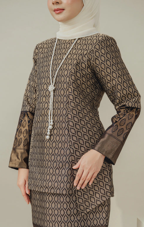 Side view C Luxe Kurung Kedah Black highlighting long straight sleeve and silhouette