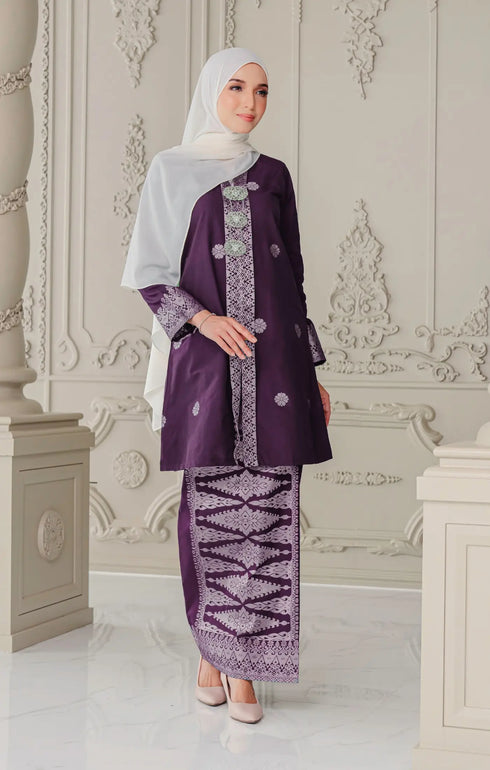 Model wearing Kebaya Magenta Silver displaying overall styling and drape