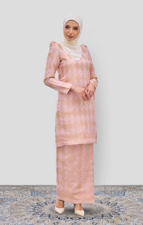 Model wearing Kurung Moden Baby Pink Gold displaying overall styling and drape