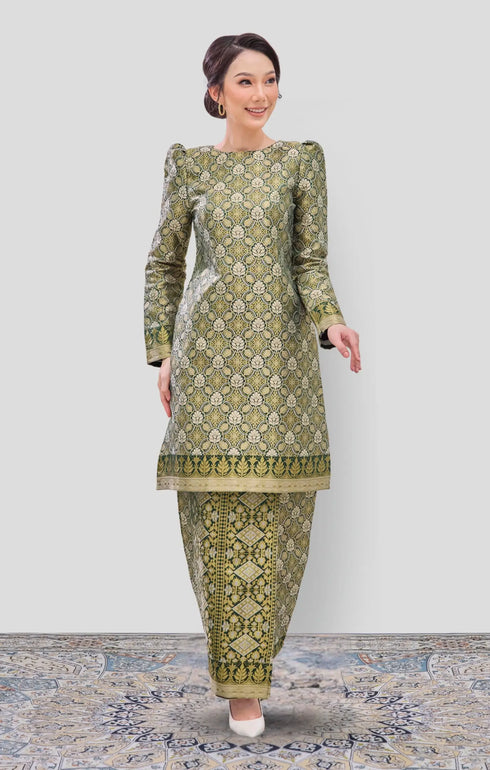 Woman wearing Kurung Moden Emerald Green Gold displaying overall styling and drape