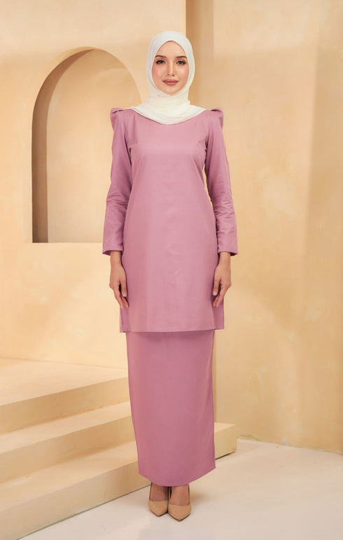 Kurung Moden Plain Dusty Pink front view on model showing round neck and puff shoulder