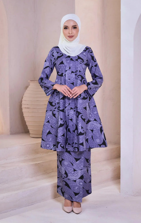 Woman wearing a Kebarung Pasley Dusty Blue showing pasley cotton print and fit with a instant shawl peral white hijab in a minimalistic setting.