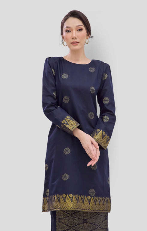 Riza 2.0 Kurung Moden Blue Black Gold full look model wearing