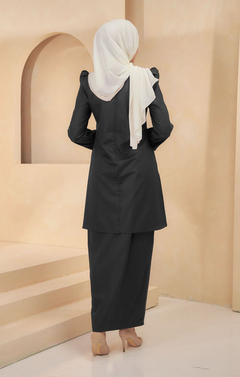 Kurung Riau Plain Black back view showing back zip and flowing kurung design