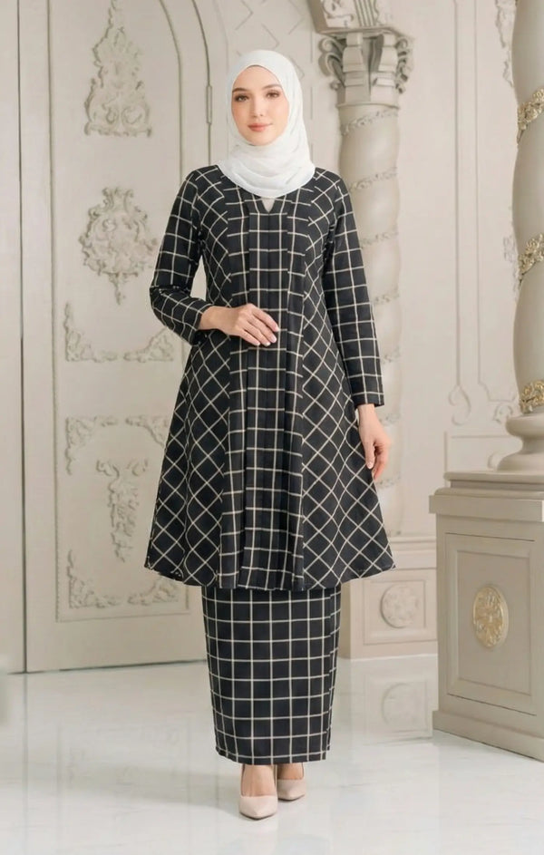 Front view Aruna Kebarung Linen Black Check D4‑4 showing kebarung design and fit