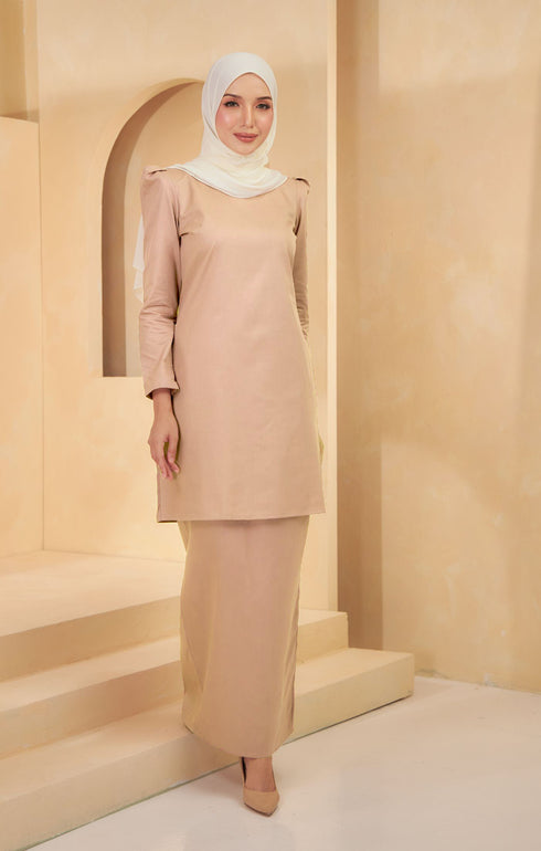 Kurung Moden Plain Nude styling shot showing long straight sleeves