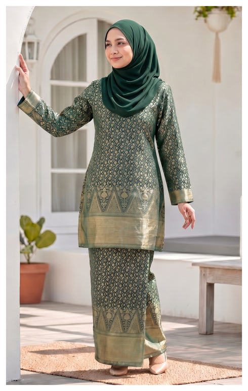Kurung Moden Emerald Green side view showing regular fit with structured shoulder pad