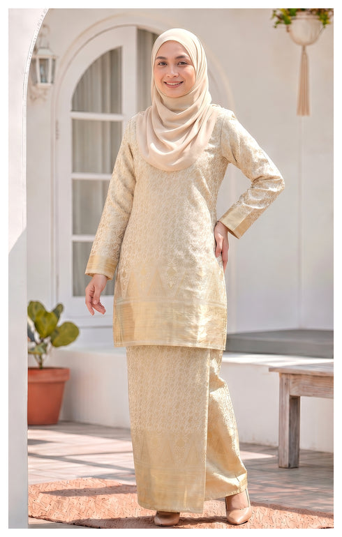 woman wearing Kurung Moden Off White brocade front view round neck design